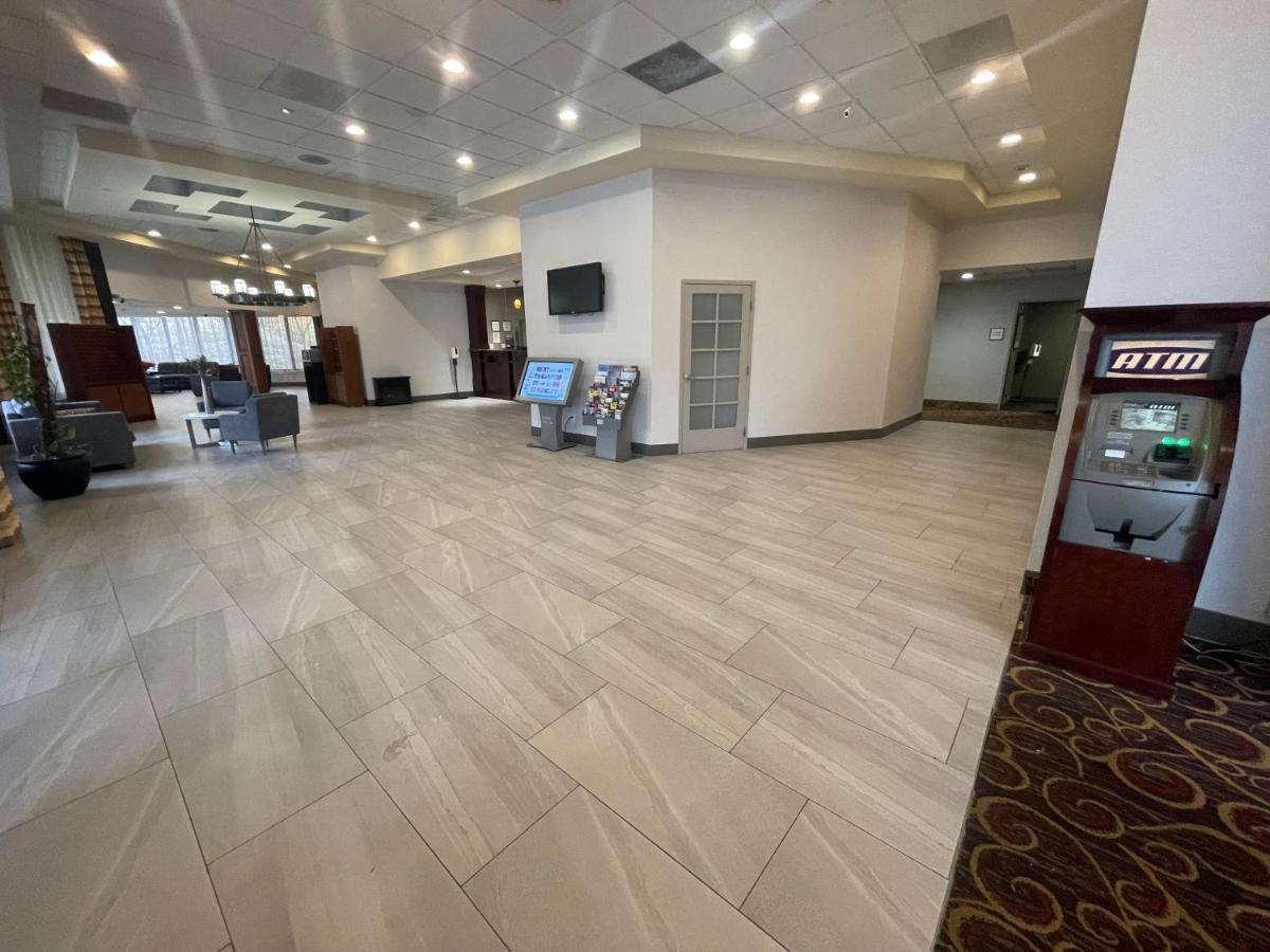 Hotel Ramada By Wyndham Cleveland Independence Exterior foto