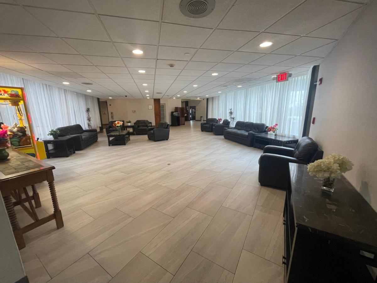 Hotel Ramada By Wyndham Cleveland Independence Exterior foto